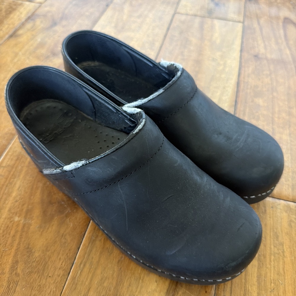 Dansko Black Oiled Leather Clogs Sz 39 8.5 Professional Comfort Shoes Nurse Chef